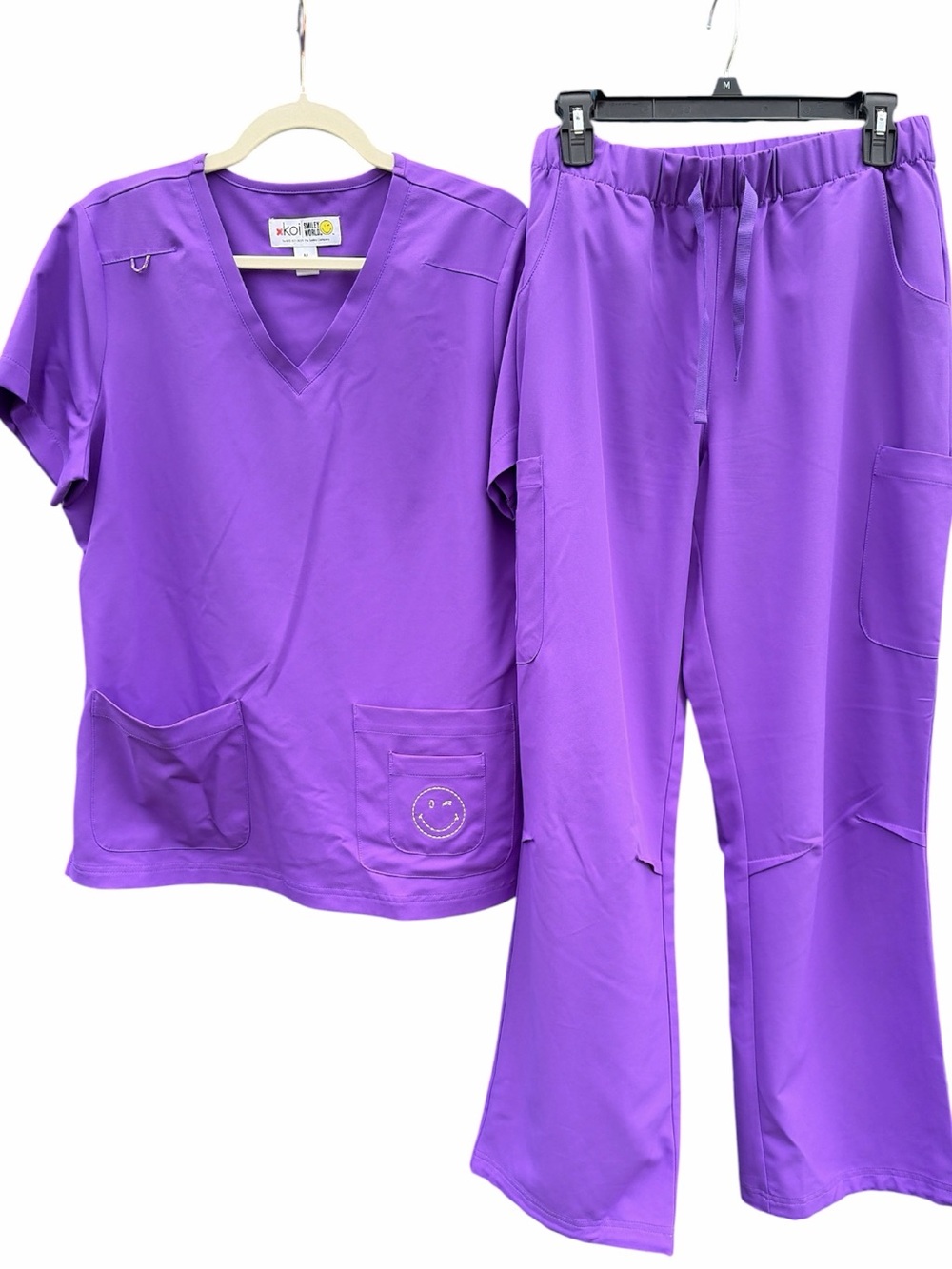 Koi Smiley World Scrub Set - M